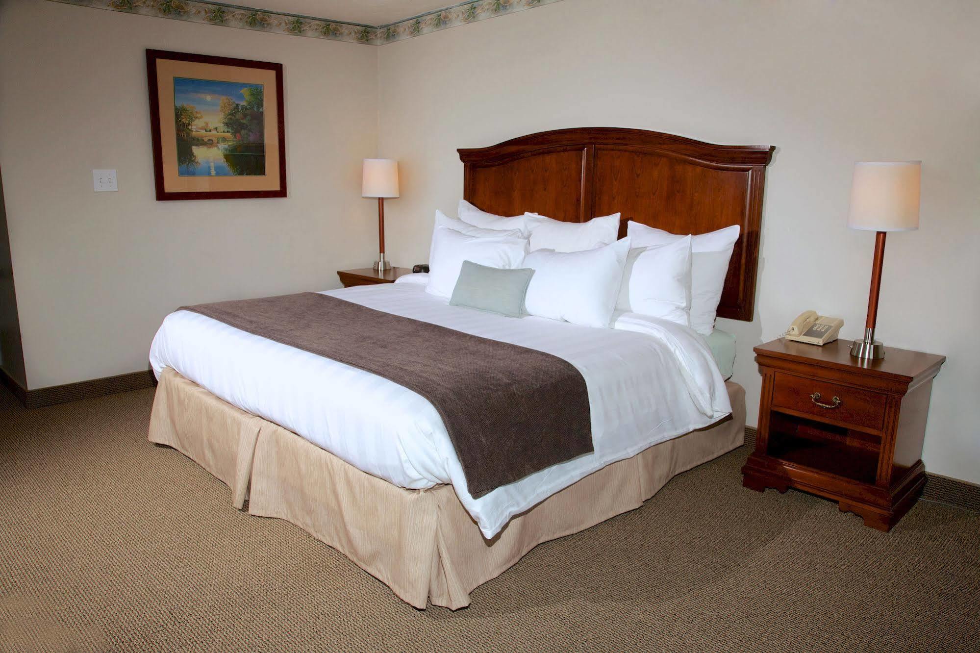 Holiday Hill Inn & Suites Dennisport Eksteriør billede